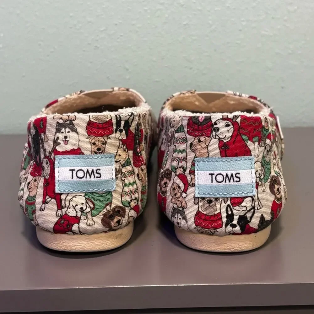 TOMS Classic Slip-On Shoes Women's Size 7 Christmas Sweater Dogs Print Lined